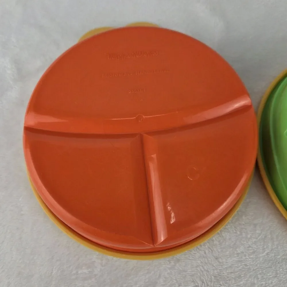 Vintage Tupperware Munchkids Divided Snack Plates With‎ Lids Set Of 2 2552A